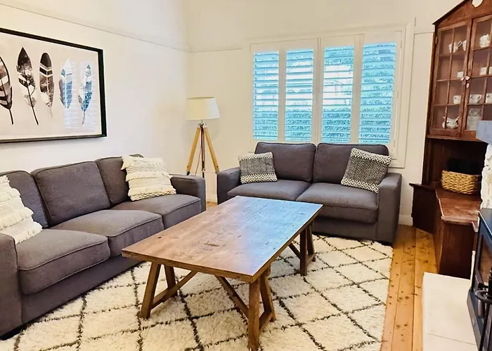 La Villette Sleeps 9 Fireplace Bbq Pet Friendly